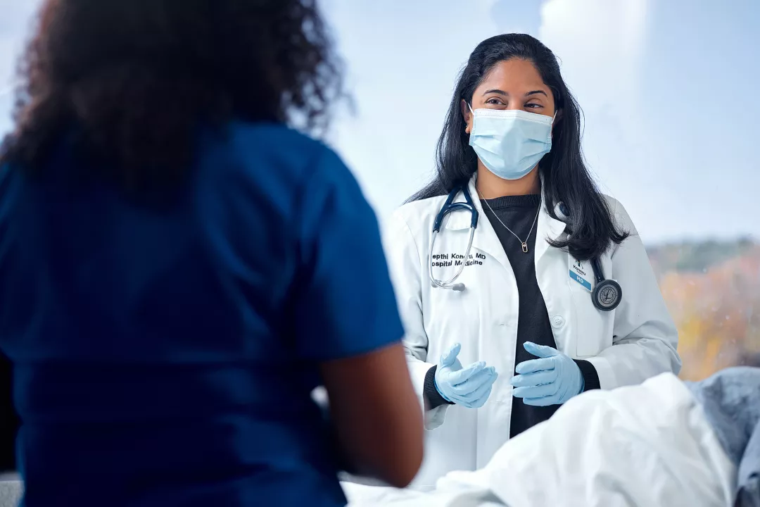 Dr. Koneru consulting with nurse about patient care on Med5 at MelroseWakefield Hospital.